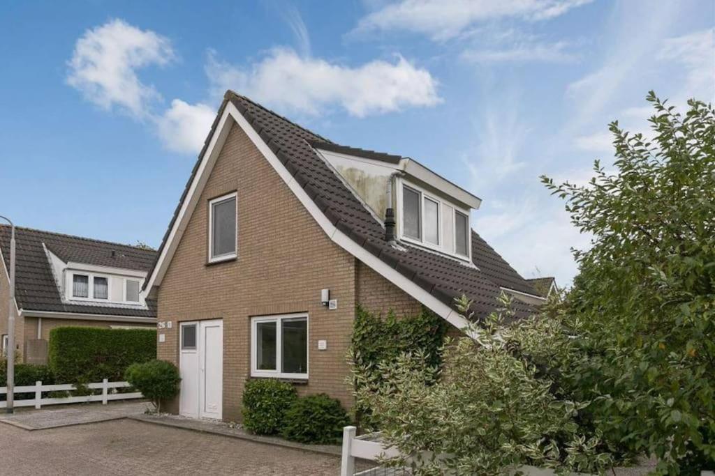 Huebsches Ferienhaus In Ouddorp - Fusslaeufig Zum Strand Und Zentrum المظهر الخارجي الصورة